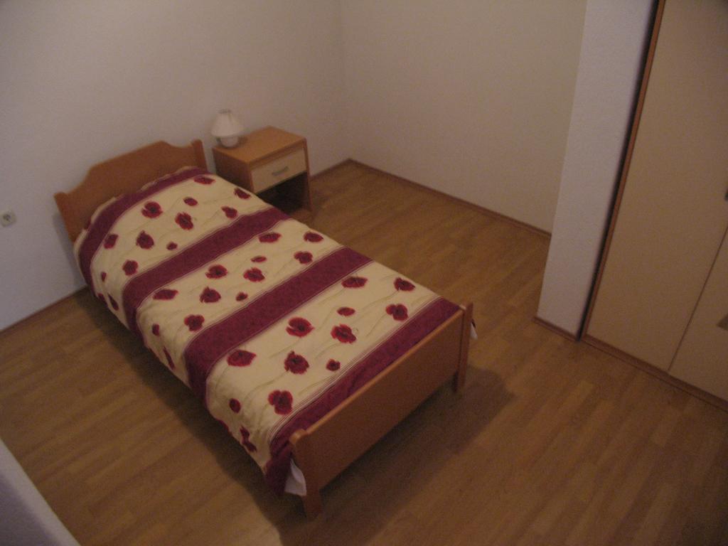 Apartments Jerica Bol Bilik gambar