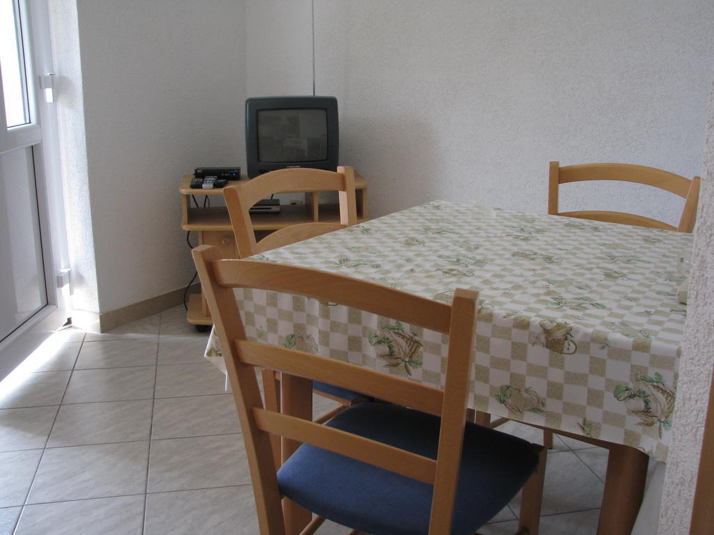 Apartments Jerica Bol Bilik gambar