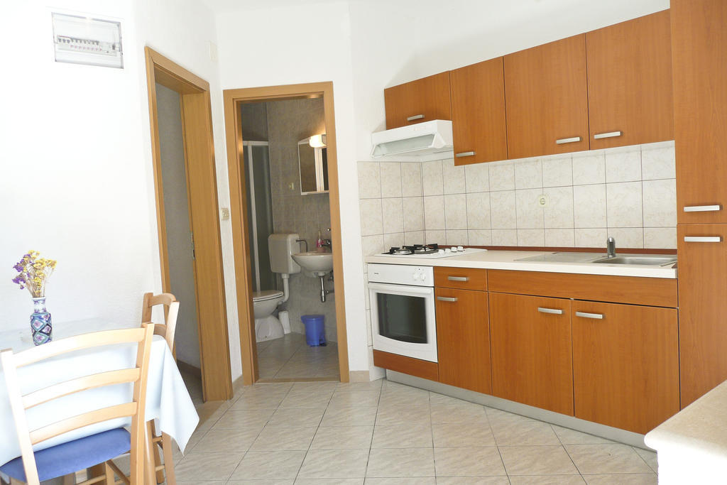 Apartments Jerica Bol Bilik gambar